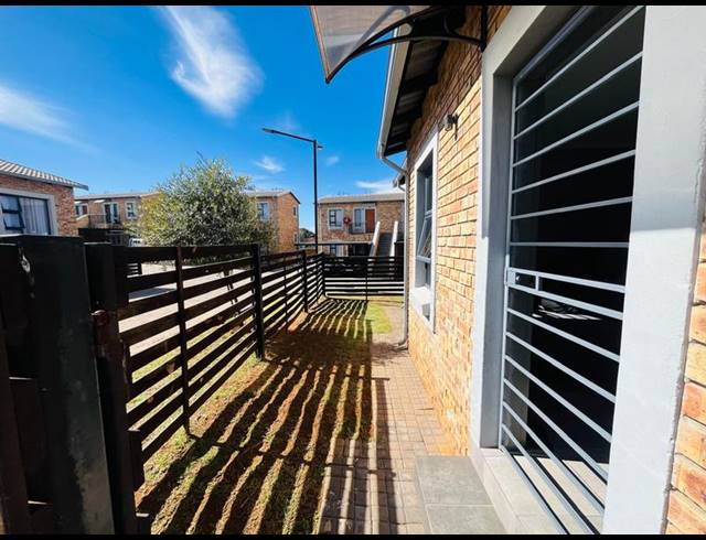 2 BEDROOM TOWNHOUSE FOR SALE IN GROBLERPARK